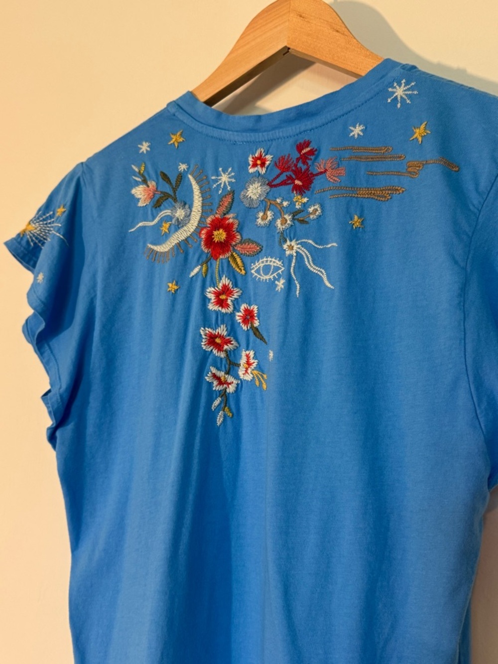 Johnny Was Lissa Flutter Sleeve Tee Blue Embroidered - Size XS - Picture 8 of 13